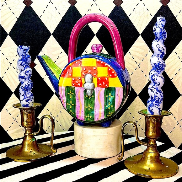 Milson & Louis Hand-Painted Ceramic Teapot – Whimsical Design - Picture 3 of 16